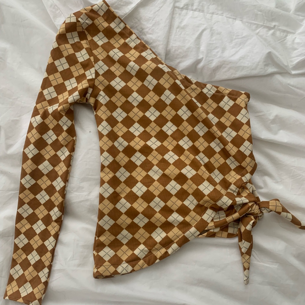 Oats the label asymmetrical top